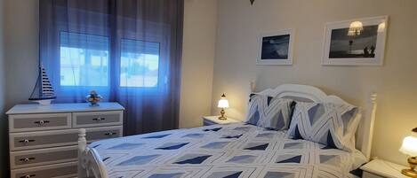 2 bedrooms, iron/ironing board, travel cot, free WiFi