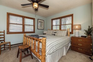 2 bedrooms, desk, iron/ironing board, free WiFi