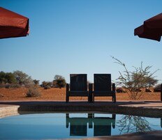 2 outdoor pools, pool loungers