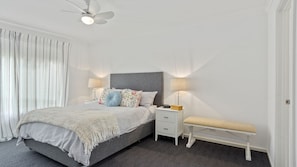 4 bedrooms, iron/ironing board, Internet