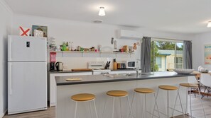 Fridge, microwave, oven, stovetop - Decked Out @ Dolphin - 31 Dolphin Avenue (Carrickalinga)