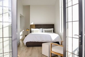 3 Schlafzimmer, Schreibtisch, Bügeleisen/Bügelbrett, Reisekinderbett