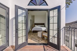 3 Schlafzimmer, Schreibtisch, Bügeleisen/Bügelbrett, Reisekinderbett