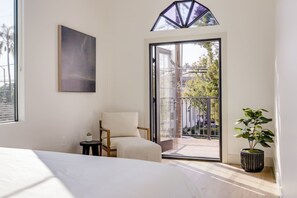 3 Schlafzimmer, Schreibtisch, Bügeleisen/Bügelbrett, Reisekinderbett