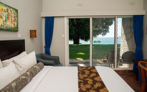 In-room safe, individually furnished, desk, laptop workspace