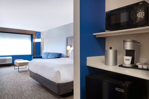Desk, laptop workspace, blackout drapes, iron/ironing board - Holiday Inn Express & Suites Detroit Dearborn by IHG (Dearborn)