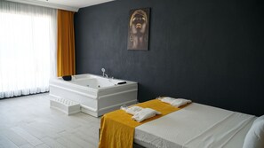 Deluxe Room, 1 Double Bed, Smoking, Sea View | Premium bedding, desk, laptop workspace, soundproofing - Lizbon Hotel (Izmir)