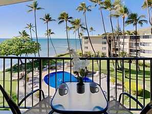 Outdoor dining - Where Blue Waters Beckon Maalaea Remodeled 2BR Condo Ocean Views Harbor (Maalaea)