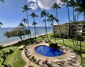 A heated pool - Where Blue Waters Beckon Maalaea Remodeled 2BR Condo Ocean Views Harbor (Maalaea)