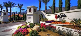 Stunning 5 Star Home Retreat Private Pool Spa BBQ 4 BR