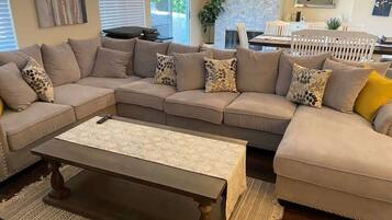 Televisión, Netflix, reproductor de DVD y servicios de streaming