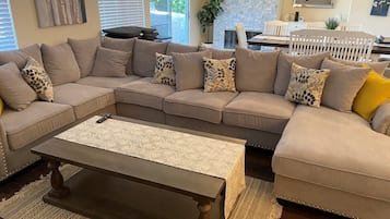 Télévision, Netflix, lecteur de DVD, services de streaming