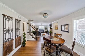 Interior - Modern home just 10 mins to Notre Dame (18384) (South Bend)