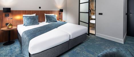 Deluxe Double or Twin Room | In-room safe, desk, laptop workspace, blackout curtains