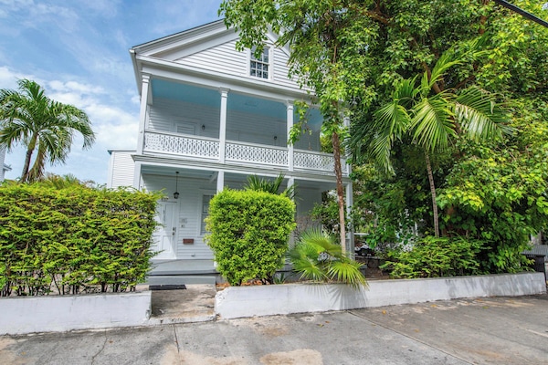 View of property from Caroline St