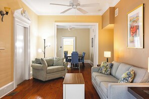 TV, offices - 1 Block to Duval St | Banana's Foster Guesthouse (Key West)