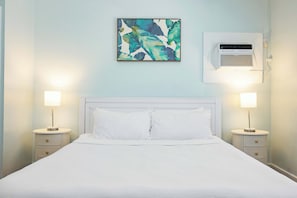 7 bedrooms, iron/ironing board, WiFi, bed sheets - 1 Block to Duval St | Banana's Foster Guesthouse (Key West)