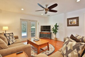 Smart TV, offices - Tranquility Found Heated Saltwater Pool + Spa (Palmetto)