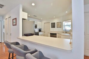 Fridge, microwave, oven, stovetop - Tranquility Found Heated Saltwater Pool + Spa (Palmetto)