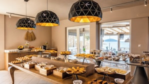 Free daily buffet breakfast - Skiathos Thalassa Philian Collection (Skiathos)