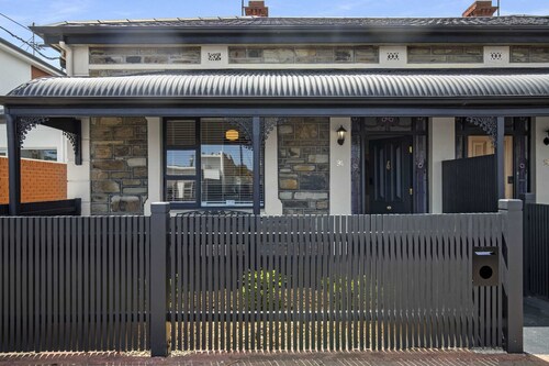 Salty Pines - Large 3BR Glenelg South