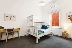 3 bedrooms, desk, iron/ironing board, WiFi