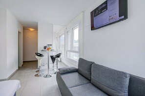 21–tuumainen taulutelevisio, jossa kaapelikanavat