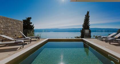 Luxury Villa Gust with sea view, pool, hot tub, cinema and vine bar