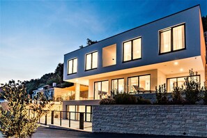 Exterior - Luxury Villa Gust with sea view, pool, hot tub, cinema and vine bar (Celina Omiš)
