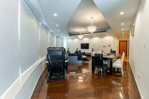 Interior - Luxury 4 Bedroom Apartment in Horizon Towers  (Dubai Marina)