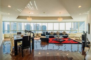 Interior - Luxury 4 Bedroom Apartment in Horizon Towers  (Dubai Marina)