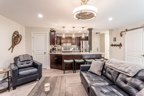 Televisión y chimenea 