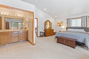 3 bedrooms, desk, iron/ironing board, WiFi