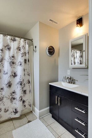Combined shower/bathtub, hair dryer