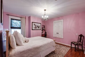 4 bedrooms, desk, iron/ironing board, travel cot