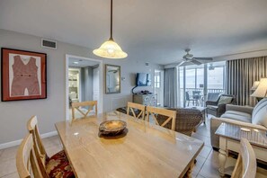 TV, offices - Beach Villas #103 - Lovely Beachfront Condo (Fort Myers Beach)