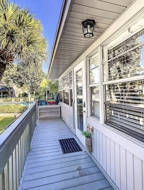 Terrace/patio - Sanibel Dream Cottage Near Beach w/ Heated Pool, Bikes & More! (Sanibel)