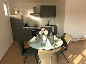 Kühlschrank, Ofen, Herdplatte, Geschirrspüler