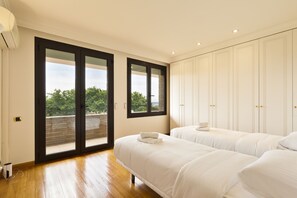 7 chambres, bureau, espace de travail pour ordinateur portable