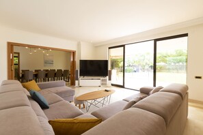 Villa | Living room | Fireplace - Olala Gava Beach Villa (Gava)