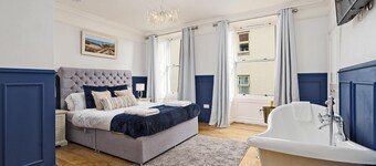 Beautiful 5 bedroom, 5 bathroom Georgian family home