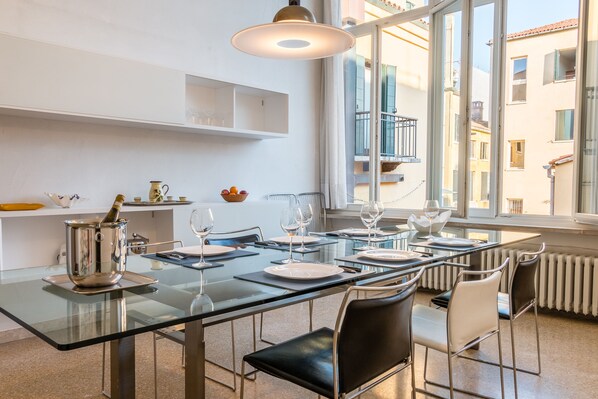 Grand Apartment | Dining room