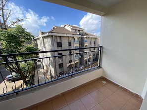 Apartamento luxo, 3 quartos, suíte, vista para a cidade | Terraço/pátio
