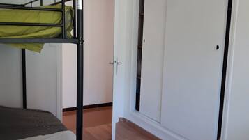 2 chambres, fer et planche Ă repasser, lit parapluie, Wi-Fi