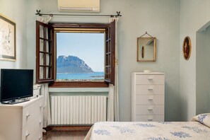 6 bedrooms, travel crib, free WiFi