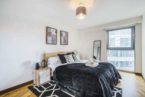 1 habitación, tabla de planchar con plancha, cuna de viaje y wifi