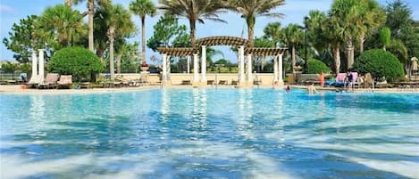 Lämmitetty uima-allas