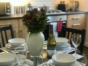 Comfort House, Private Bathroom (House 1) | Restaurant