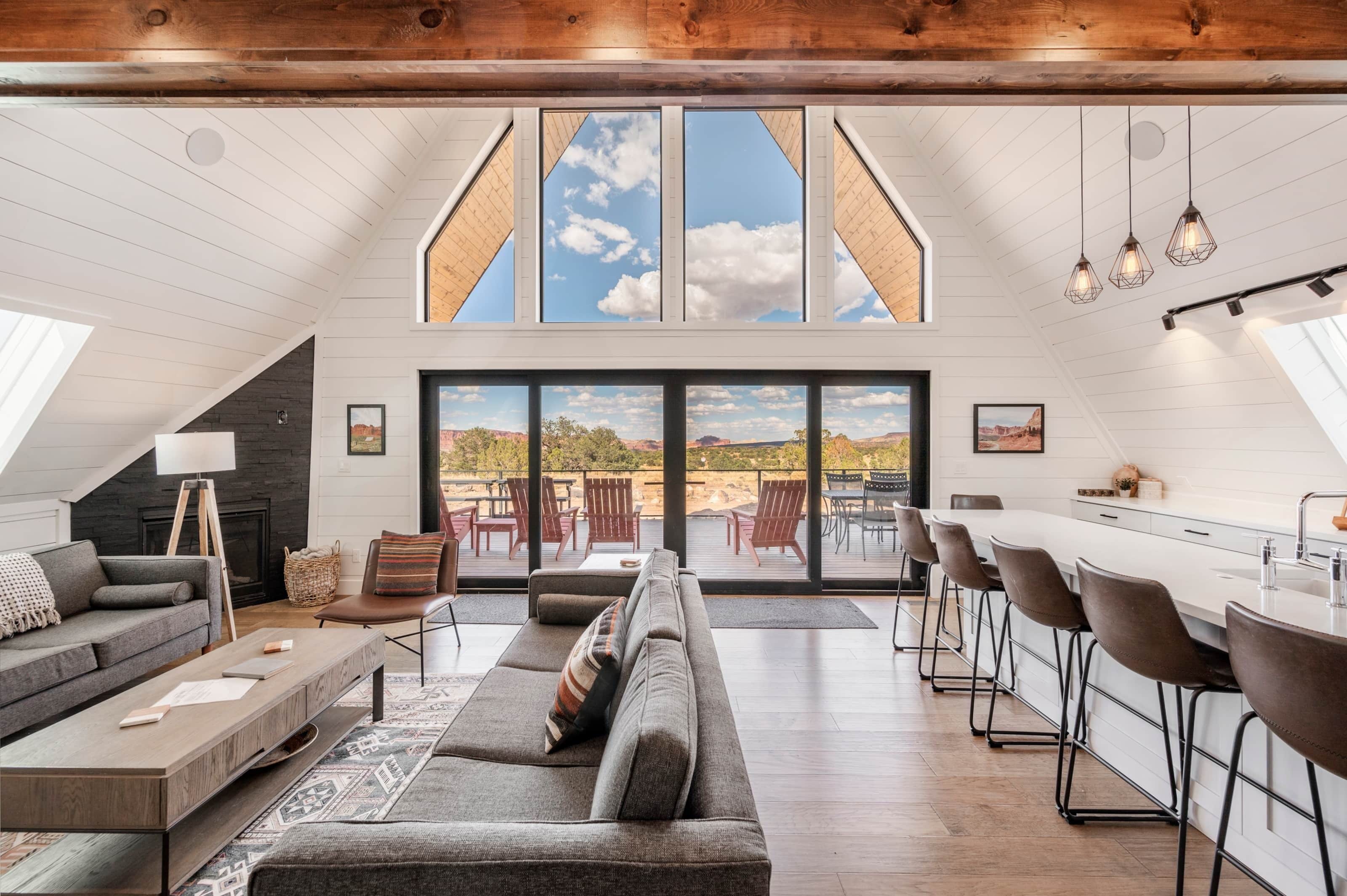 Televisión y chimenea 