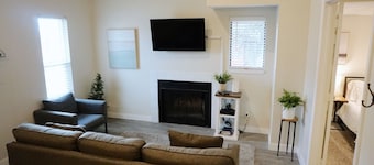 Two Bedroom Loft * Award Winning Beds * Down Town